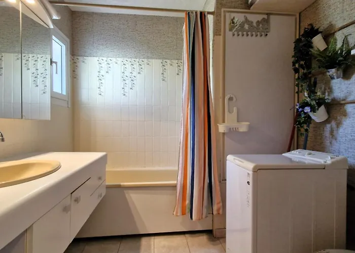 Georges De Didonne - Vue Pour Ce Cosy En Rez-de-chaussee * Saint-Georges-de-Didonne