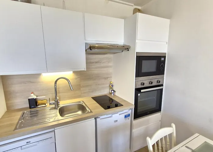 Georges De Didonne - Vue Pour Ce Cosy En Rez-de-chaussee